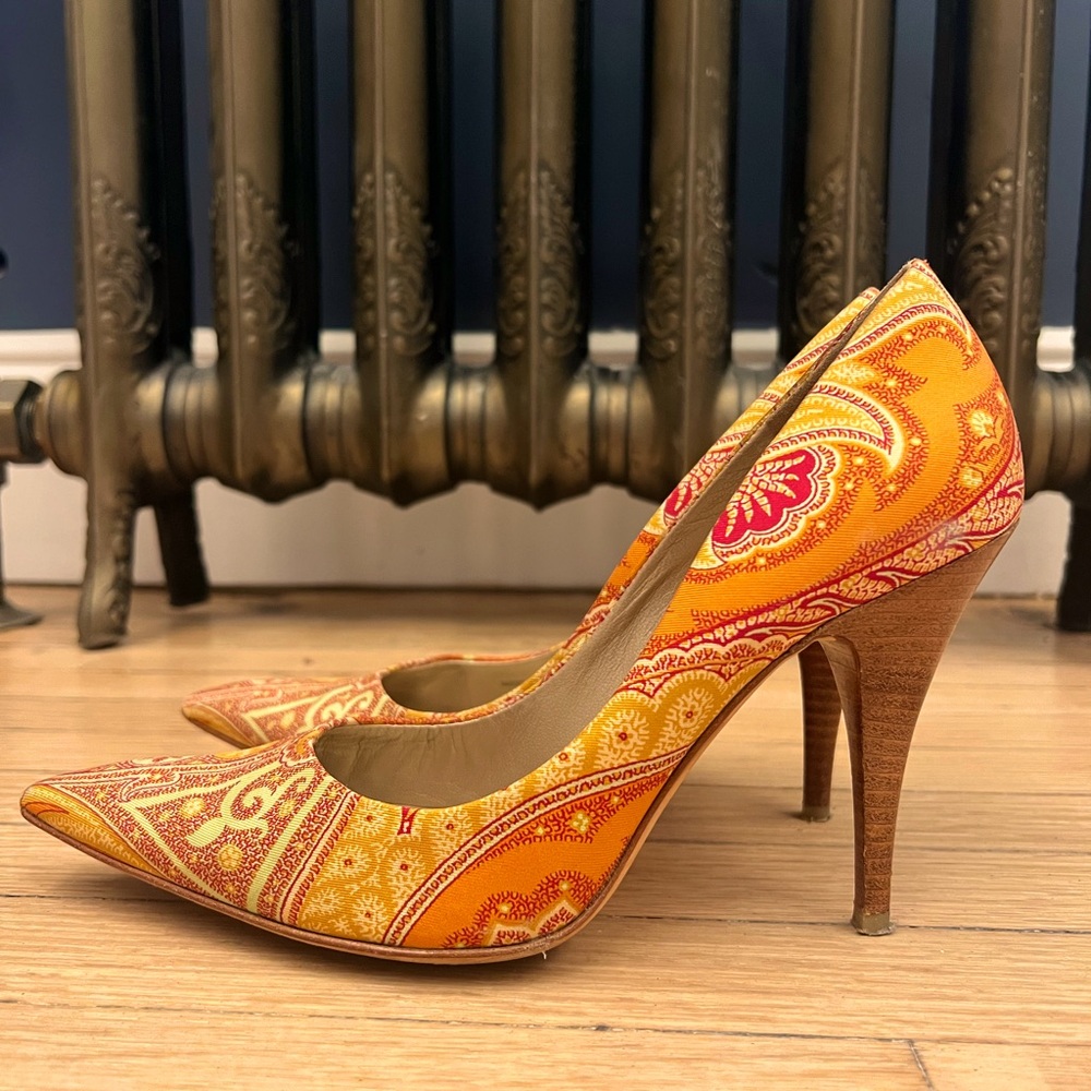 Via Spiga orange paisley pumps
